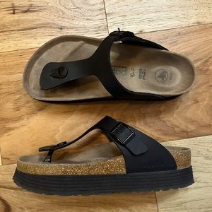38 Birkenstock Gizeh Black Vegan Platform Sandals - Like New!